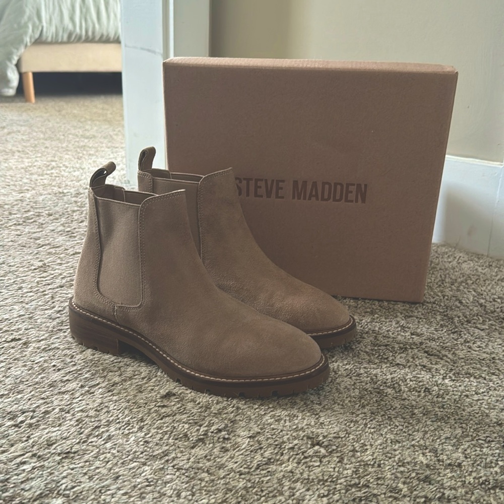 Brand new, never been worn Steven madden booties